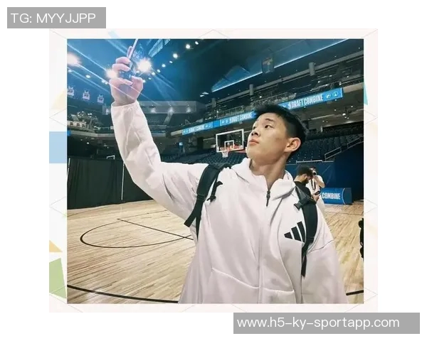 林葳在俄勒冈大学积极训练与队友们共同参与团建活动展现团队精神